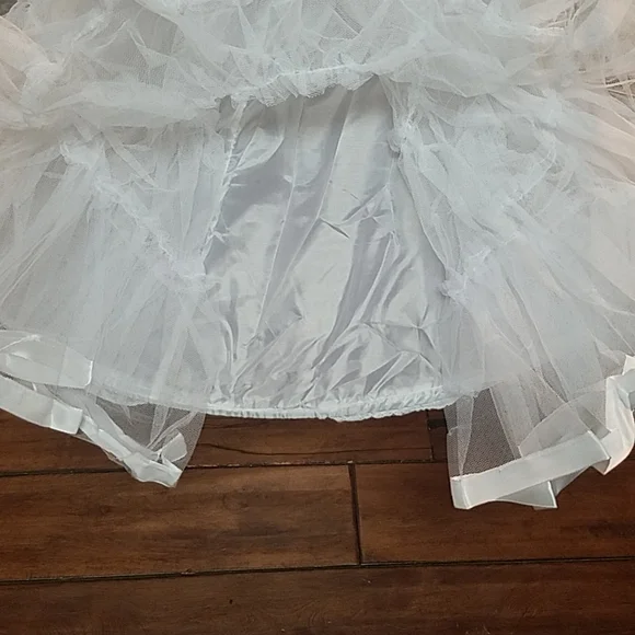 Nwot Wedding dress skirt hoop - Picture 2 of 4